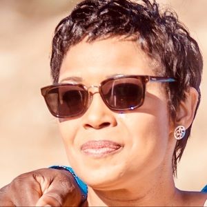 Meet your Posher, Yolande